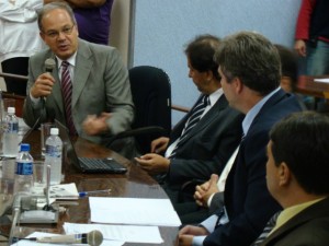 Diretores da CTBC durante explicações aos vereadores 