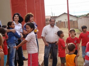 Vereadores conhecem o centro esportivo da escola 