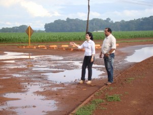 Vereadores durante visita ao anél viário