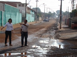 Vereadores durante visita a avenida 5