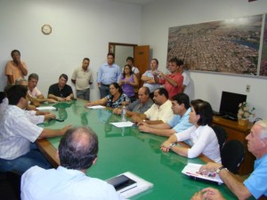 Vereadores e membros do Poder Executivo discutem situação do DEÁGUA