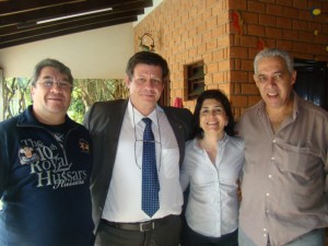 O Deputado Fernando Chiarelli ao lado dos vereadores José Mendonça, Maurilia e Dr. Cecílio