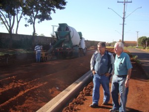 João Barbosa durante visita as obras da avenida 5