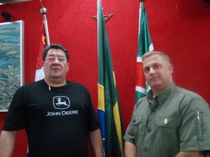 José Mendonça e Dr. Marcelo Pelegrino durante palestra na Câmara Municipal