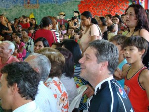 Renato Cesar Moreira, acompanha as apresentações das crianças