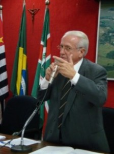 João Barbosa cobra atendimento preferencial a idosos