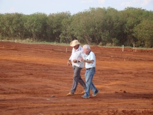 João Francisco Barbosa, durante visita as futuras instalações da empresa Tomilho, do grupo Predilecta (clique para ampliar a foto)