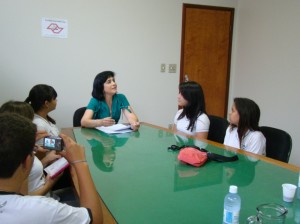 Maurilia Landim é entrevistada pelos alunos da escola