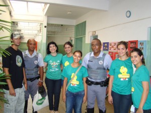 A vereadora Maurilia Landim ao lado da equipe Brejeiro visitou as escolas do município