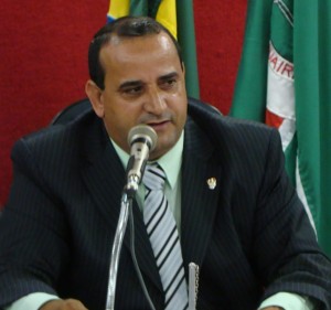 O presidente da Câmara, José Renato Tavares, conduziu a votação
