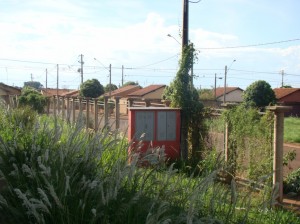 Falta de manutenção também contribui para a cena de abandono da escola