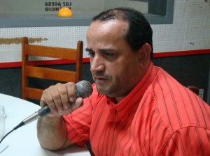 José Renato durante entrevista na Cultura AM