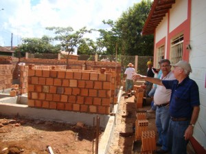 João Barbosa também conferiu o estágio adiantado das obras de construção das 32 casas