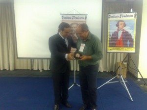 O vereador José Antônio durante entrega da medalha Ulisses Guimarães