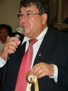 José Mendonça também mostrou sua medalha