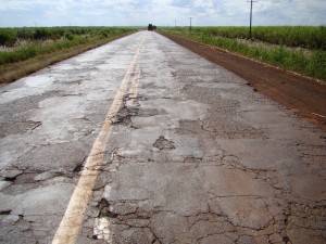 Foto comprova situação da estrada SP-413