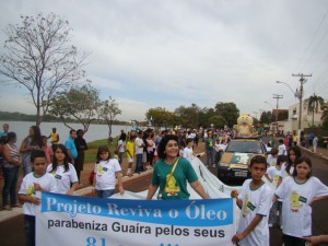 Vereadora Maurilia Landim durante o desfile cívico de 18 de maio