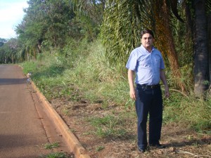 O vereador sugeriu construção de calçada em avenida