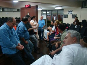 Moradores durante reunião com os vereadores sobre a Alça Oeste'