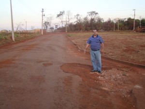 Vereador José Renato durante visita a alça oeste