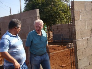 João Barbosa durante visita ao centro de convivência do idoso