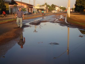 Na estrada da Mata o vereador verificou problemas de águas pluviais