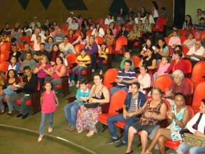 Público presente na solenidade na Casa de Cultura