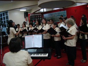 O Coral Municipal durante apresentação na Câmara Municipal