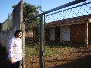 A presidenta da Câmara Municipal Maurilia Landim em visita ao prédio onde sugere que seja