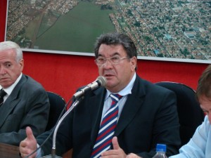 O vereador José Mendonça quer melhorar a qualidade do asfalto em Guaíra