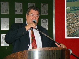 Vereador José Mendonça durante uso da tribuna Vicente Lacativa