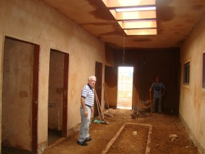 O vereador João Barbosa em visita a construção de Unidade de Saúde da famóilia 