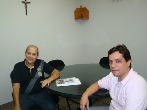 O presidente José Antônio ao lado do Coordenador de Cultura Marcelo Freitas durante encontro na Casa de Leis 