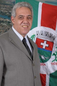 O vereador Dr. Cecílio José Prates durante sessão