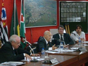 Mesa diretora da Cãmaara Municipal presidida pelo vereador José Antônio Lopes