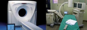 Aparelhos de tomografia computadorizada e um arco cirúrgico (imagem ilustrativa)