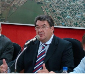 O vereador José Mendonça (foto) faz indicação visando a elaboração de estudos detalhados sobre a capacidade da rede de esgoto em novos loteamento