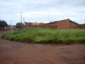 Terreno localizado na esquina da Rua 24 B com a Avenida 7A