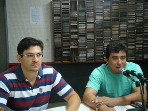 Vereadores João José de Oliveira (PT), o João Enfermeiro e Antônio Eurípedes da Silva (PSB), o Toim do Raio-X durante o programa da Câmara em Notícias 
