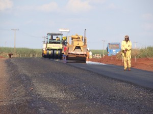 Obras na estrada da Volta Grande 
