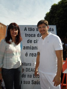 Os vereadores João e Suste durante visita ao local da substituição da rede de água