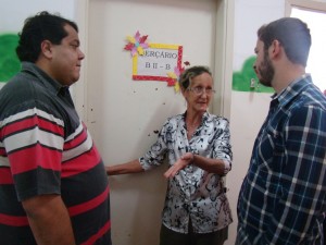 Vereador Netinho Nogueira e  o chefe de Gabinete Alex Tomé durante visita a CEI Josefina 