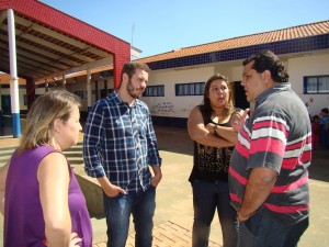 O vereador Netinho Nogueira, o chefe de Gabinete Alex Tomé durante visita a CEI Nilce Fugió 