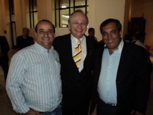 O vereador José Renato ao lado do Deputado Dr. Ubiali e do vice-prefeito Denir Ferreira dos Santos 
