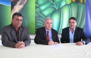 Natal, Edvaldo e Moreti na assinatura do convênio: mais recursos para a Santa Casa 