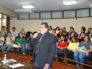 O vereador Netinho Nogueira fala durante a sessão que resultou na aprovação do projeto de lei que beneficia professores